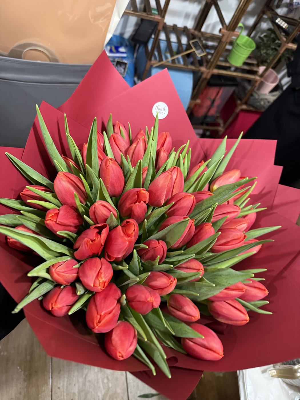 Buchet bogat de lalele roșii